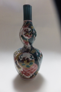 A Sake Bottle with The Kutani Techniques 